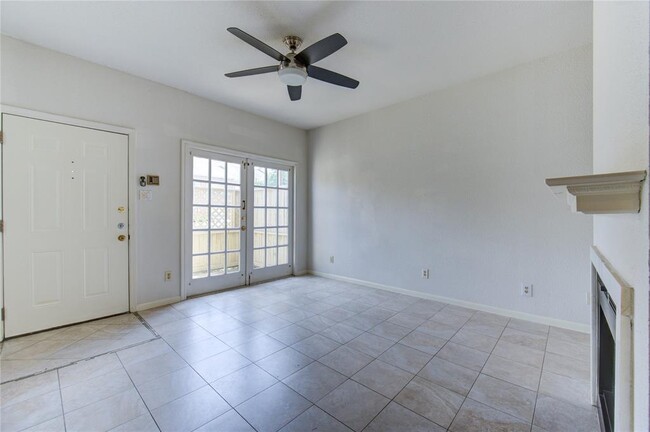 Building Photo - 2121 El Paseo St