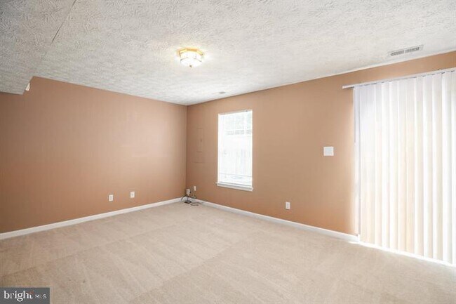 Building Photo - 504 Tolbelt Ct