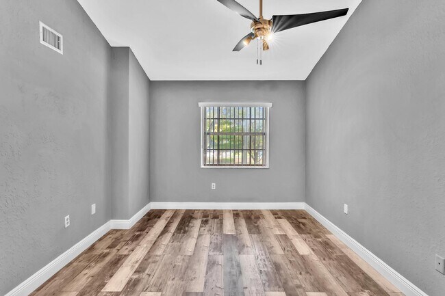 Building Photo - 2890 N Oakland Forest Dr