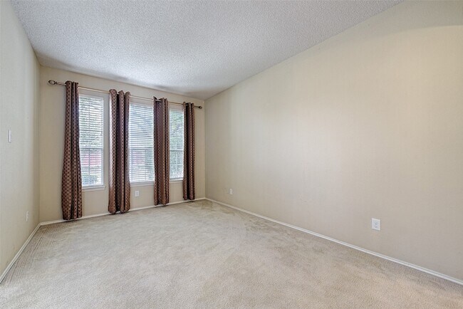 Building Photo - 9701 Thorncliff Dr