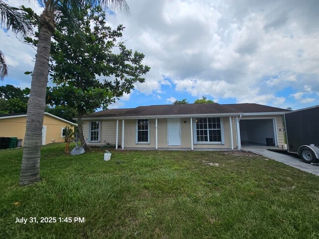 Building Photo - 329 NE Cullman Ct