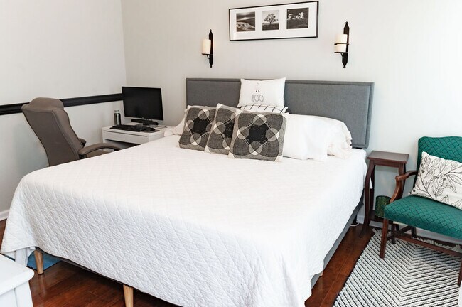 Building Photo - 2009 Paradise Oaks Ct