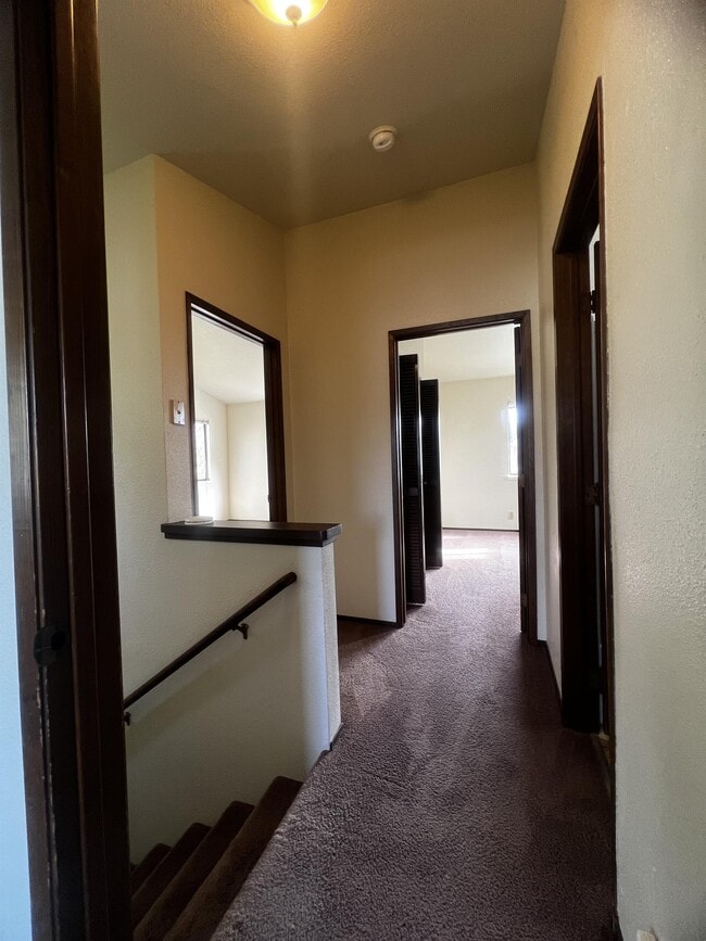 Building Photo - 674 Hidden Creek Rd