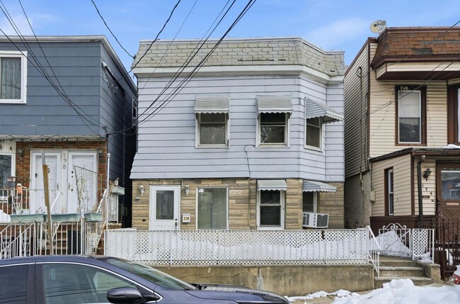 Building Photo - 176 Thorne St