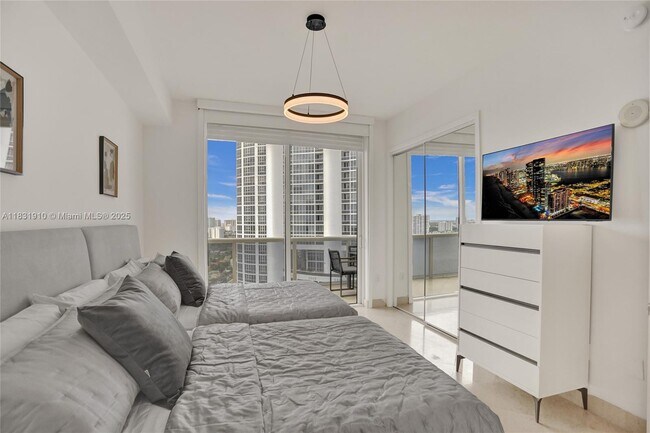 Building Photo - 18101 Collins Ave