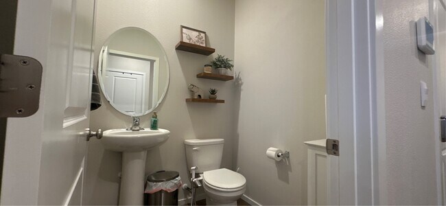 Building Photo - 477 Himalaya St. NE