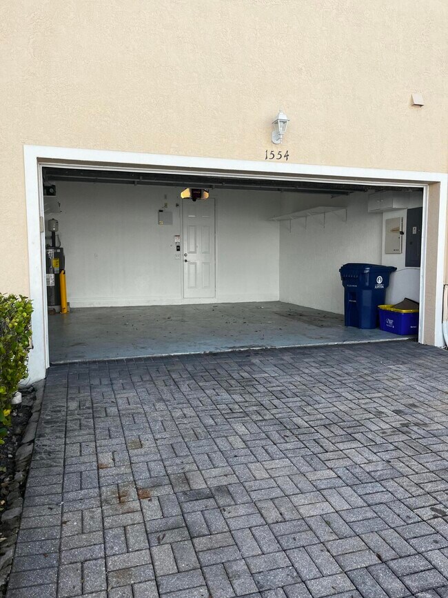 Building Photo - 1554 Limetree Bay Ave