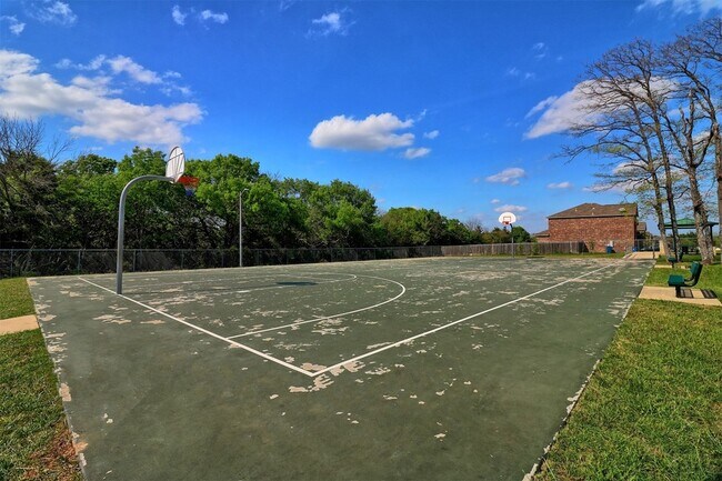 Building Photo - 1208 Bluffview Dr