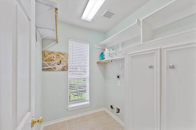 Building Photo - 27 N Merryweather Cir