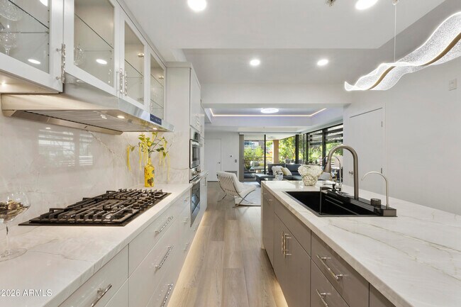 Building Photo - 7161 E Rancho Vista Dr