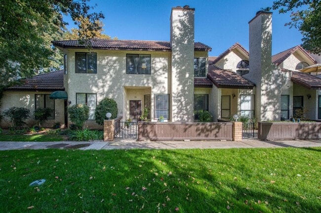 Primary Photo - 3/2.5 Executive Condo in Downtown Fresno (...