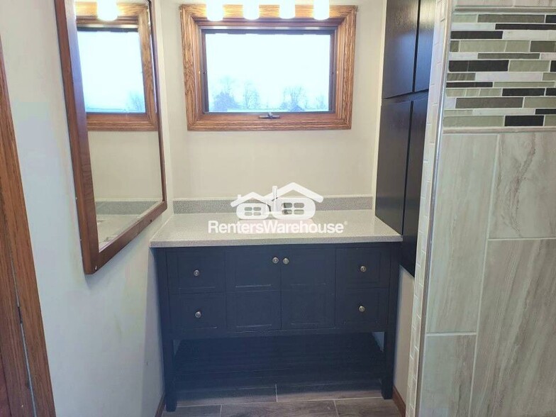 Building Photo - 765 US-63