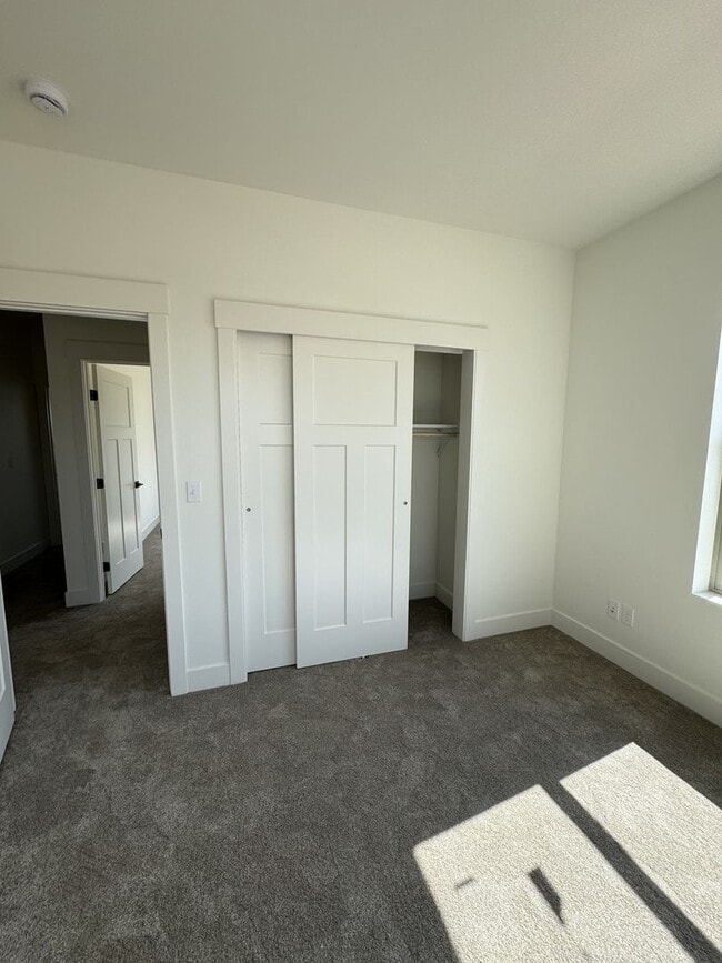 Building Photo - 17 Grove-