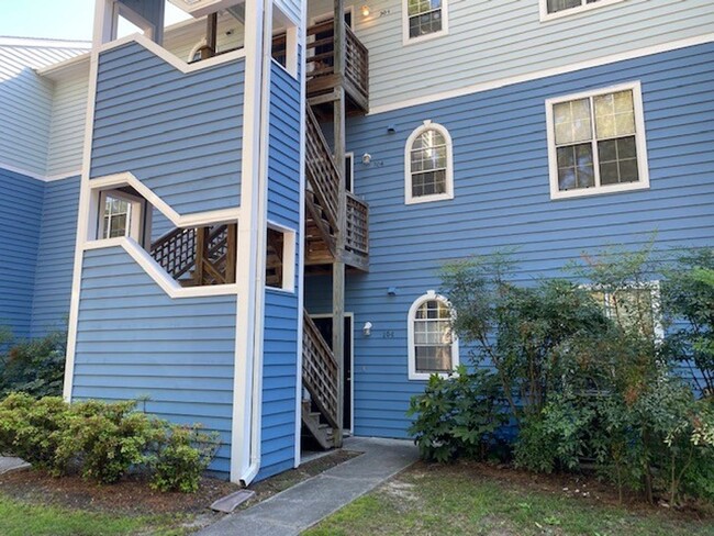 Building Photo - Courtyard