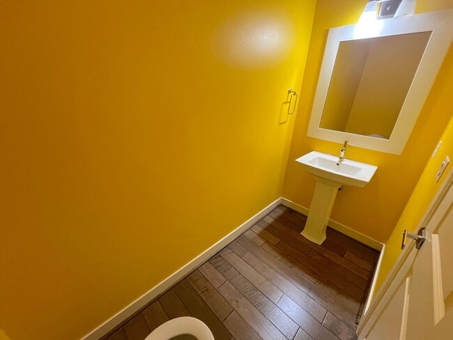 Building Photo - Spacious 4-Bedroom/3.5-Bathroom Townhome i...