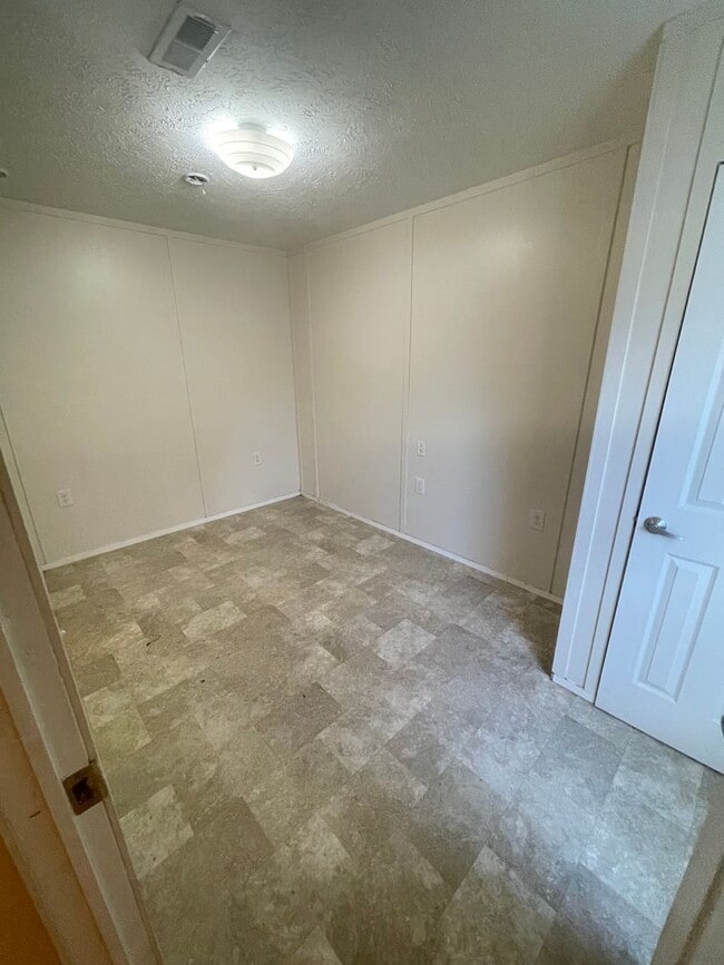 Building Photo - Lot 7