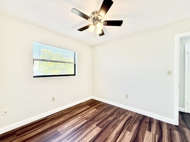 Building Photo - 1221 Jewel Ave