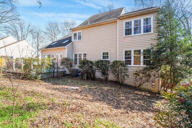 Building Photo - 655 Lancaster St