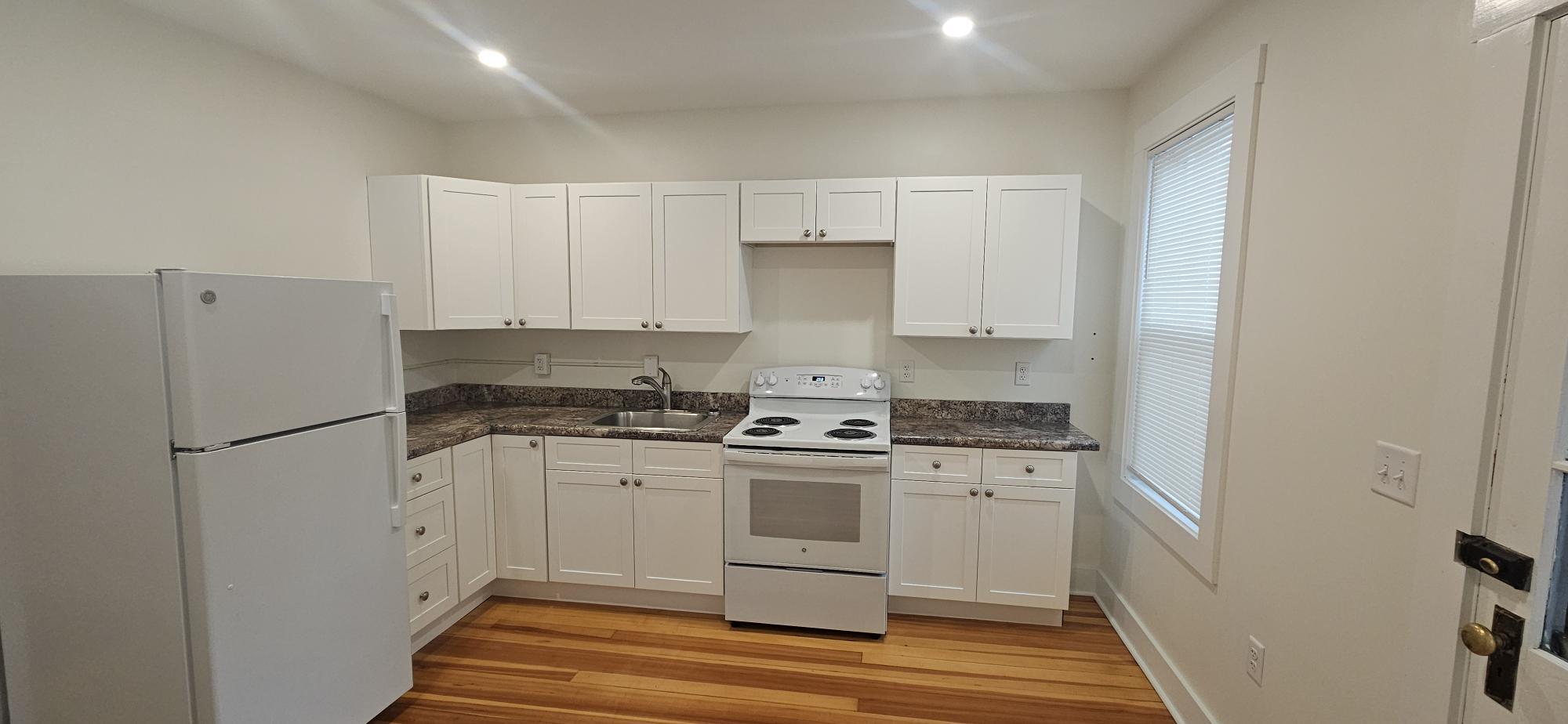 Building Photo - 3 Warren St