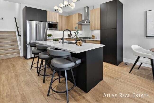 Building Photo - 830 Cherry St