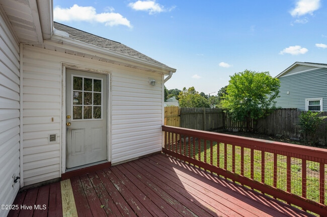 Building Photo - 314 Pebble Ln