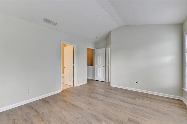 Building Photo - 2026 Merrimont Way