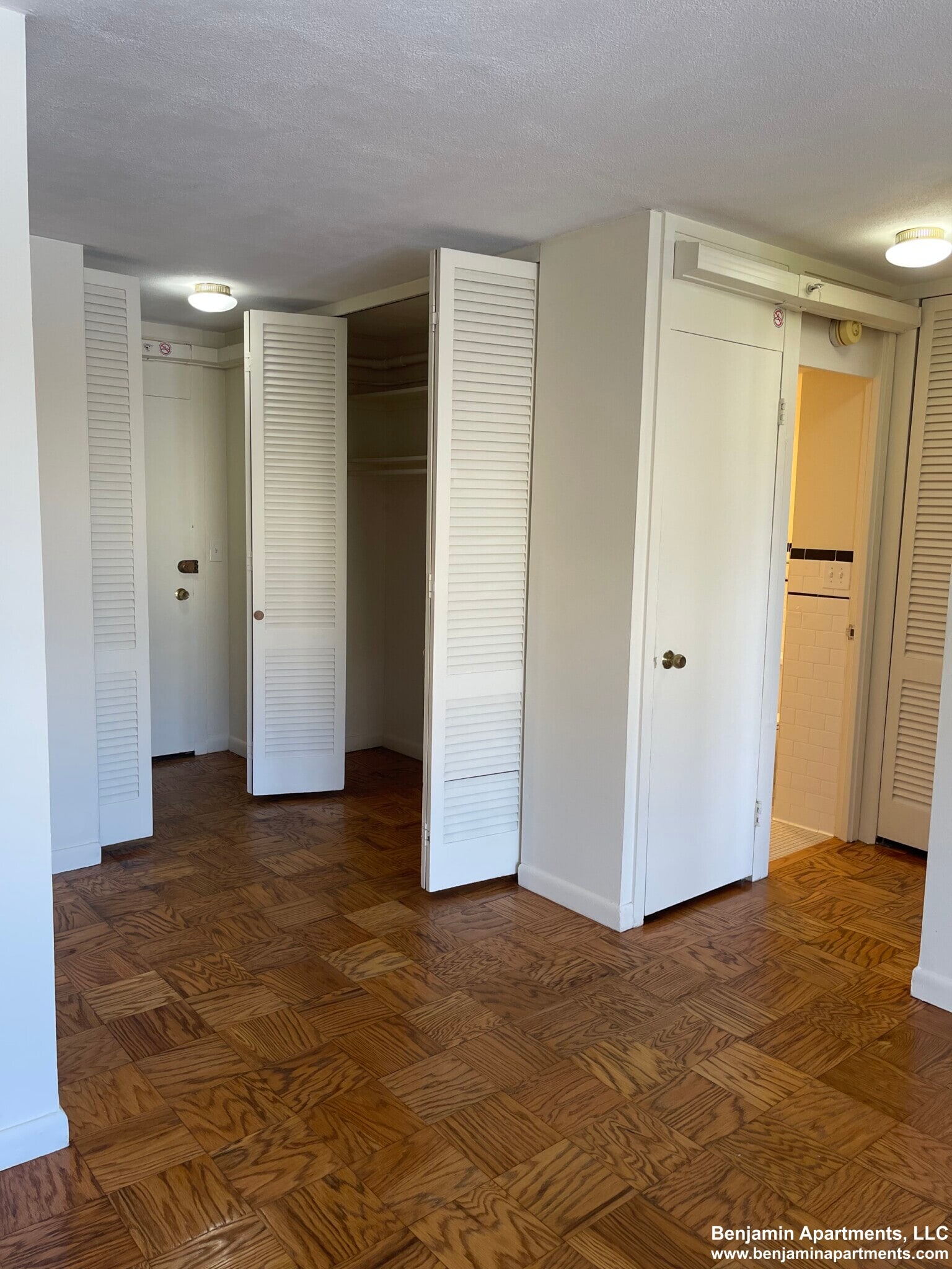 Building Photo - 71 Monmouth St