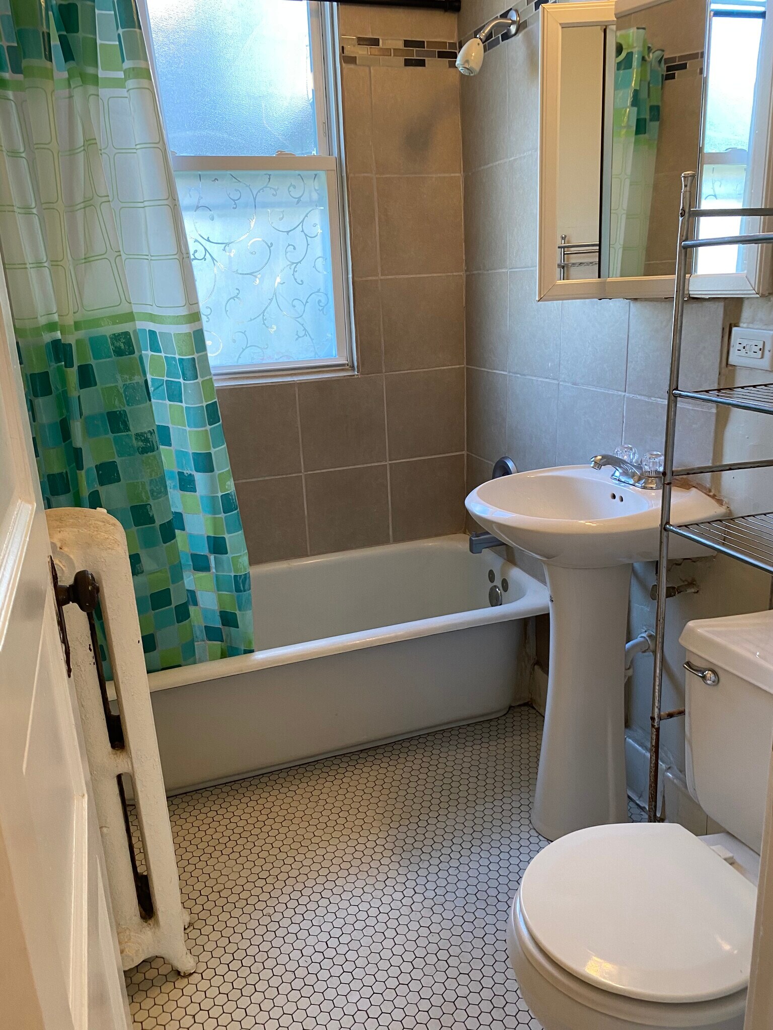 Building Photo - 3281 N Oakland Ave