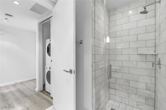 Building Photo - 4471 Dean Martin Dr