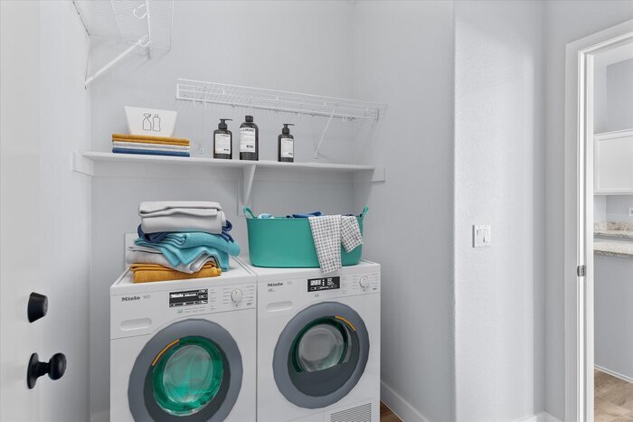 Building Photo - 92 E Spur Ave