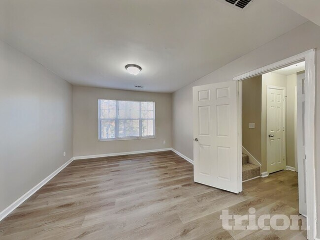 Building Photo - 235 Princeton Way