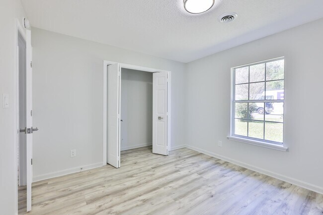 Building Photo - 2914 Temperance Dr