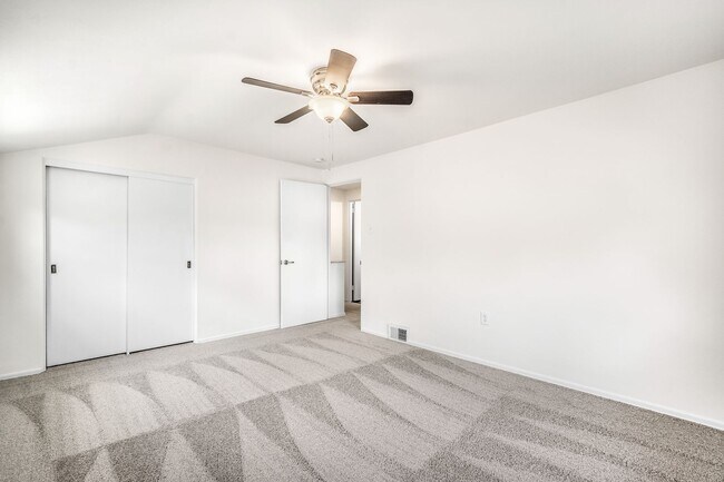 Building Photo - AVAILABLE JUNE 1ST! Fully UPDATED 3-bedroom townhouse in Overbrook!