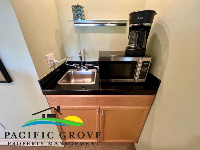 Building Photo - Lovely Ocean View Home Available NOW!