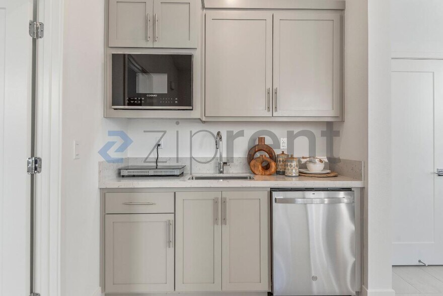 Building Photo - 37380 Watersail Way