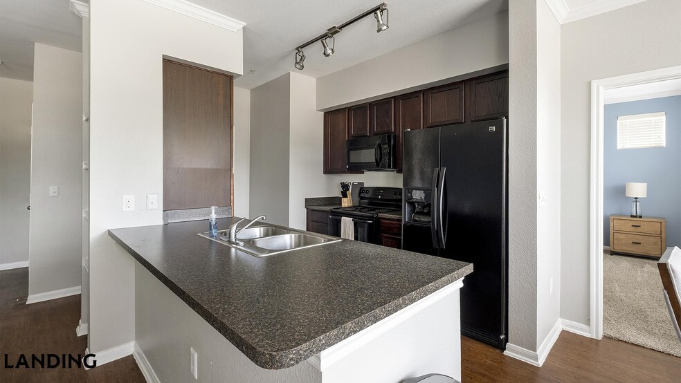 Building Photo - 14807 Woodland Hills Dr
