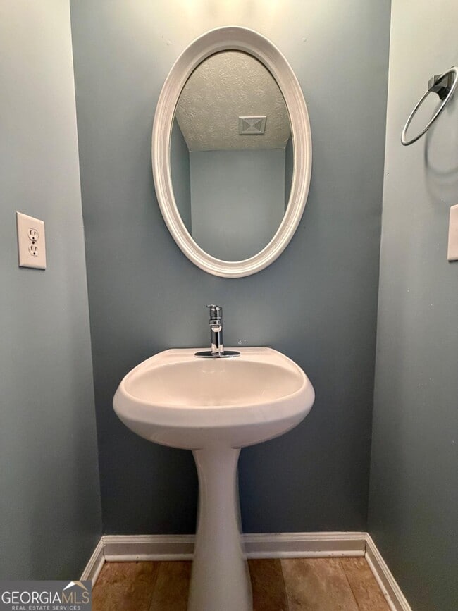 Building Photo - 5583 Windfall Ln