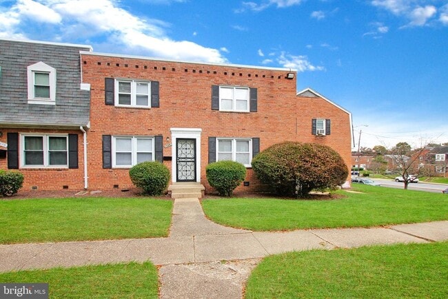 Primary Photo - 2580 Iverson St