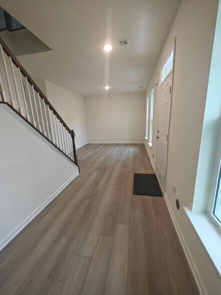 Building Photo - 417 3rd Ave