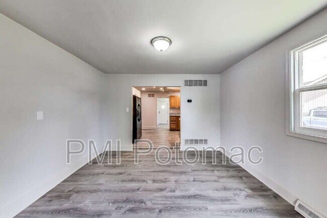 Building Photo - 8349 Bear Creek Dr