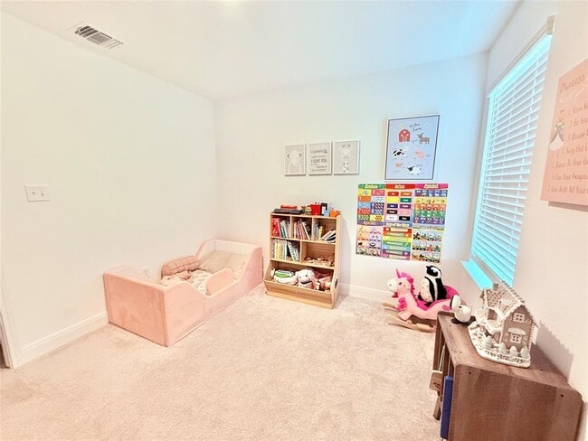 Building Photo - 513 Senca Pk