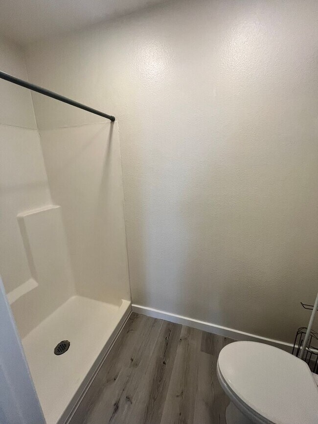 Building Photo - Move-In Ready 2-Bed Condo with Upgrades & ...