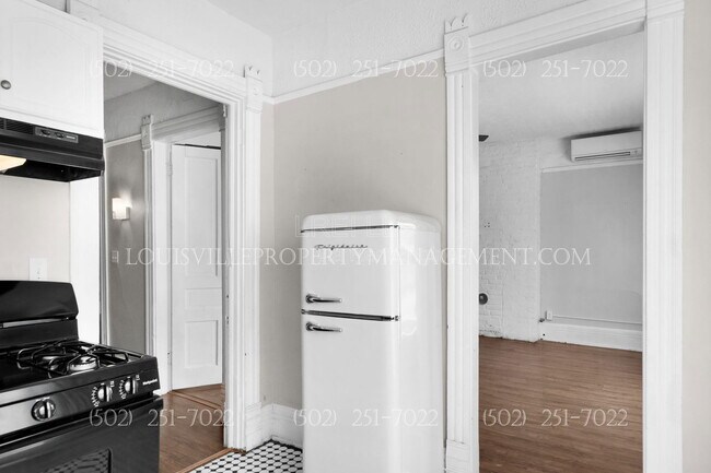 Building Photo - 1347 S Floyd St