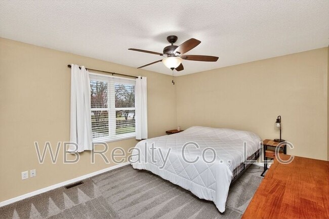 Building Photo - 260 Windfield Pkwy