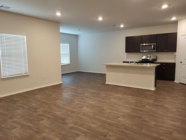 Building Photo - 4 Bedroom 2 story house ready for move-in.