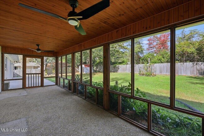 Building Photo - 144 Rollingwood Dr