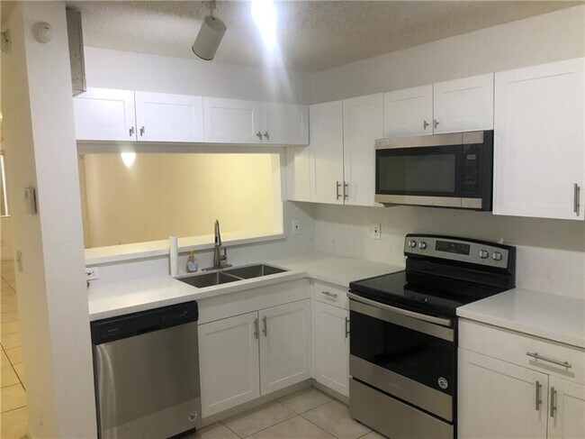 Building Photo - 6756 Sienna Club Dr