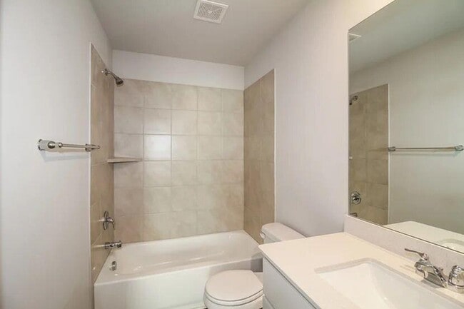 Building Photo - 2408 Rosewood Ln