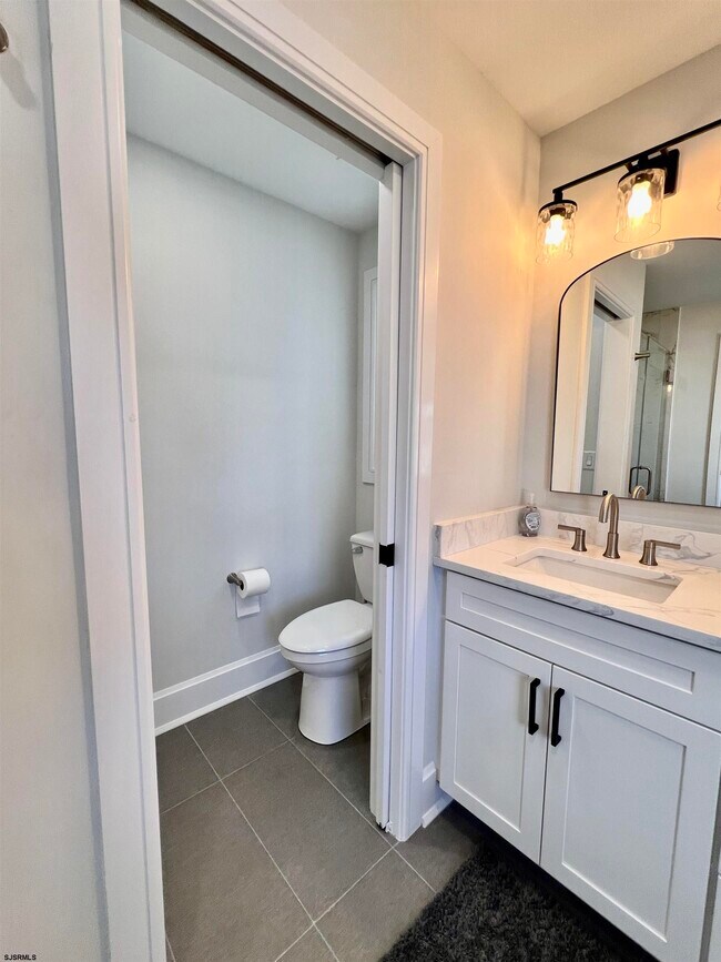 Building Photo - 16 A S Fredericksburg Ave