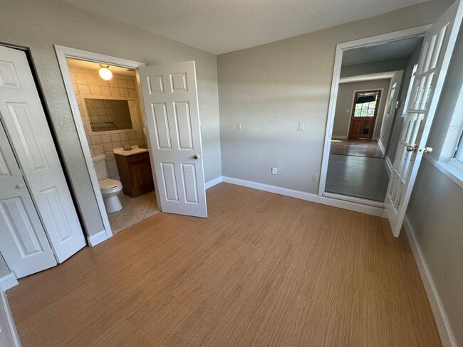 Building Photo - Fenced in four bedroom house near beautiful Gulfport